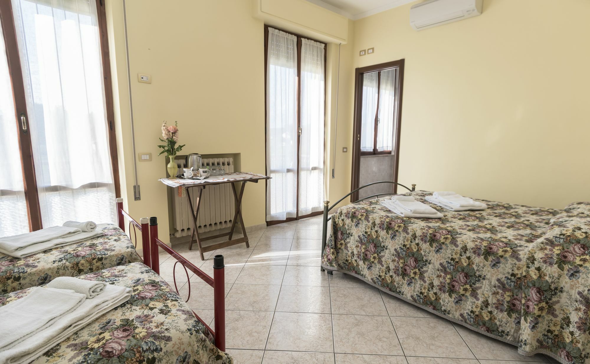 Camere Mariella Assis Exterior foto